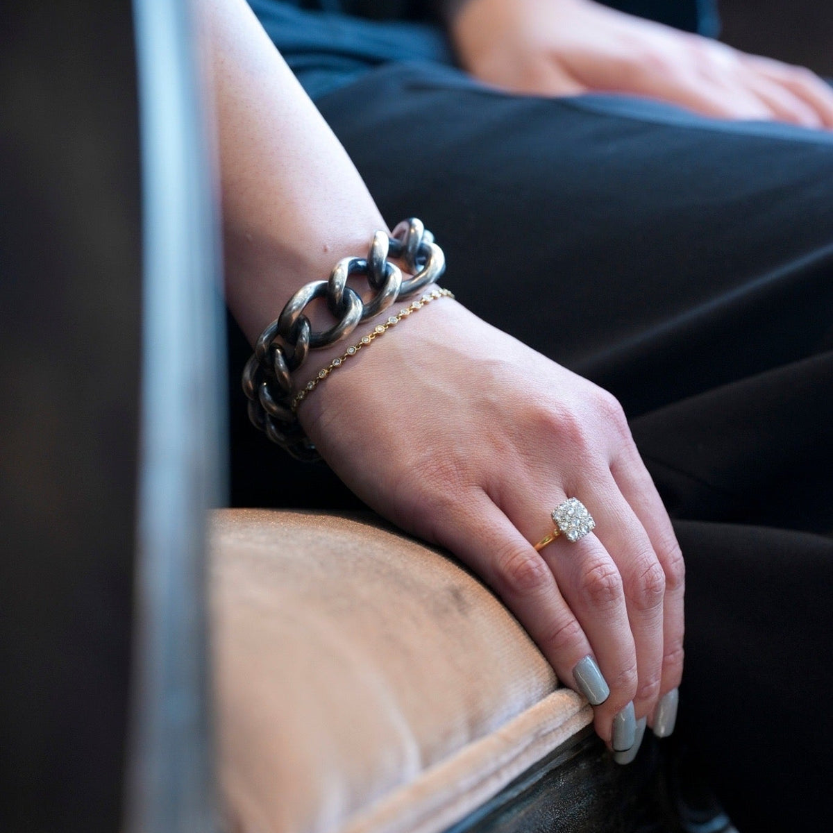 humete Chunky Chain Braceletのスタイリング - 辛口編&甘辛ミックス編-