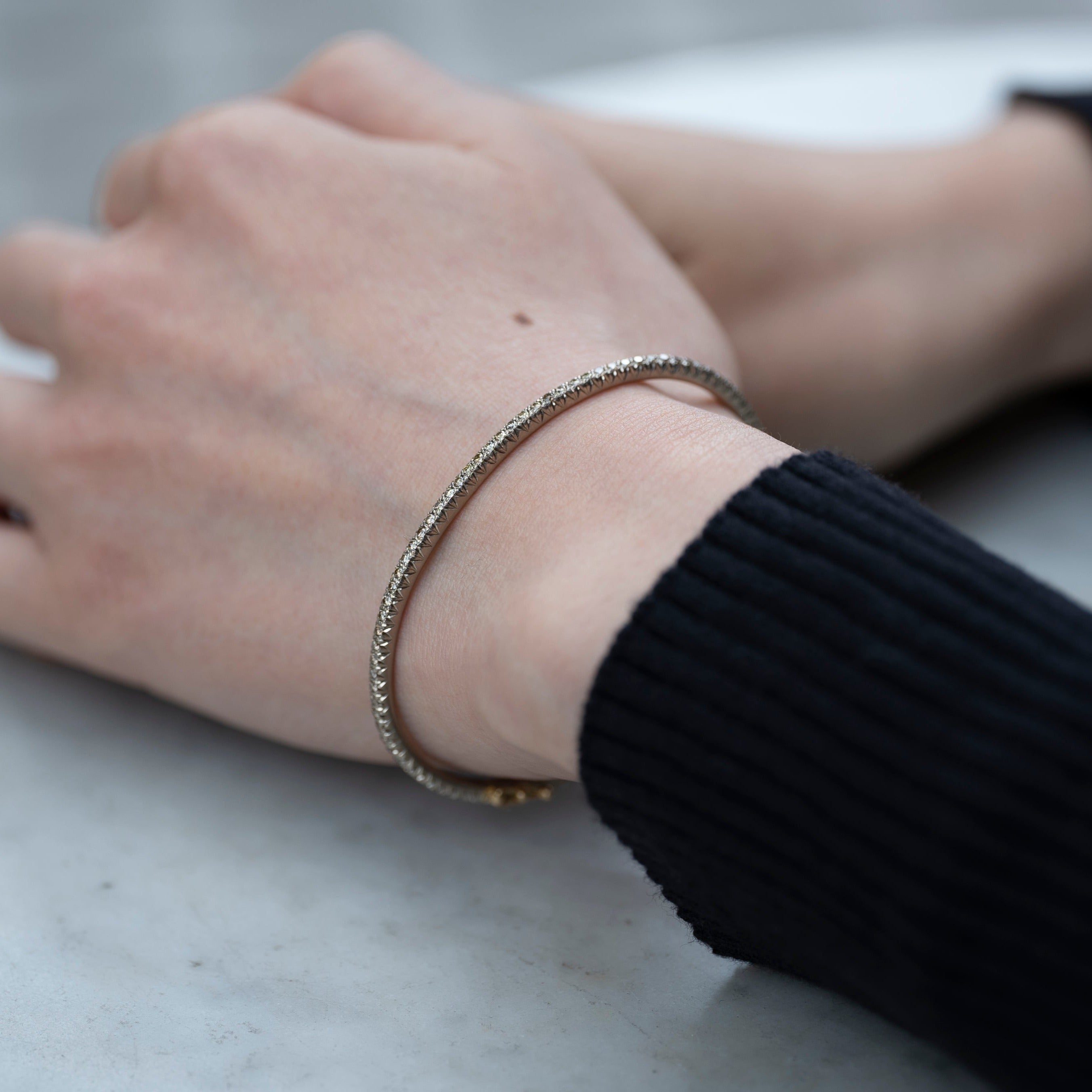 HUMETE 'CLASSIC' BANGLE [et-BR112s]