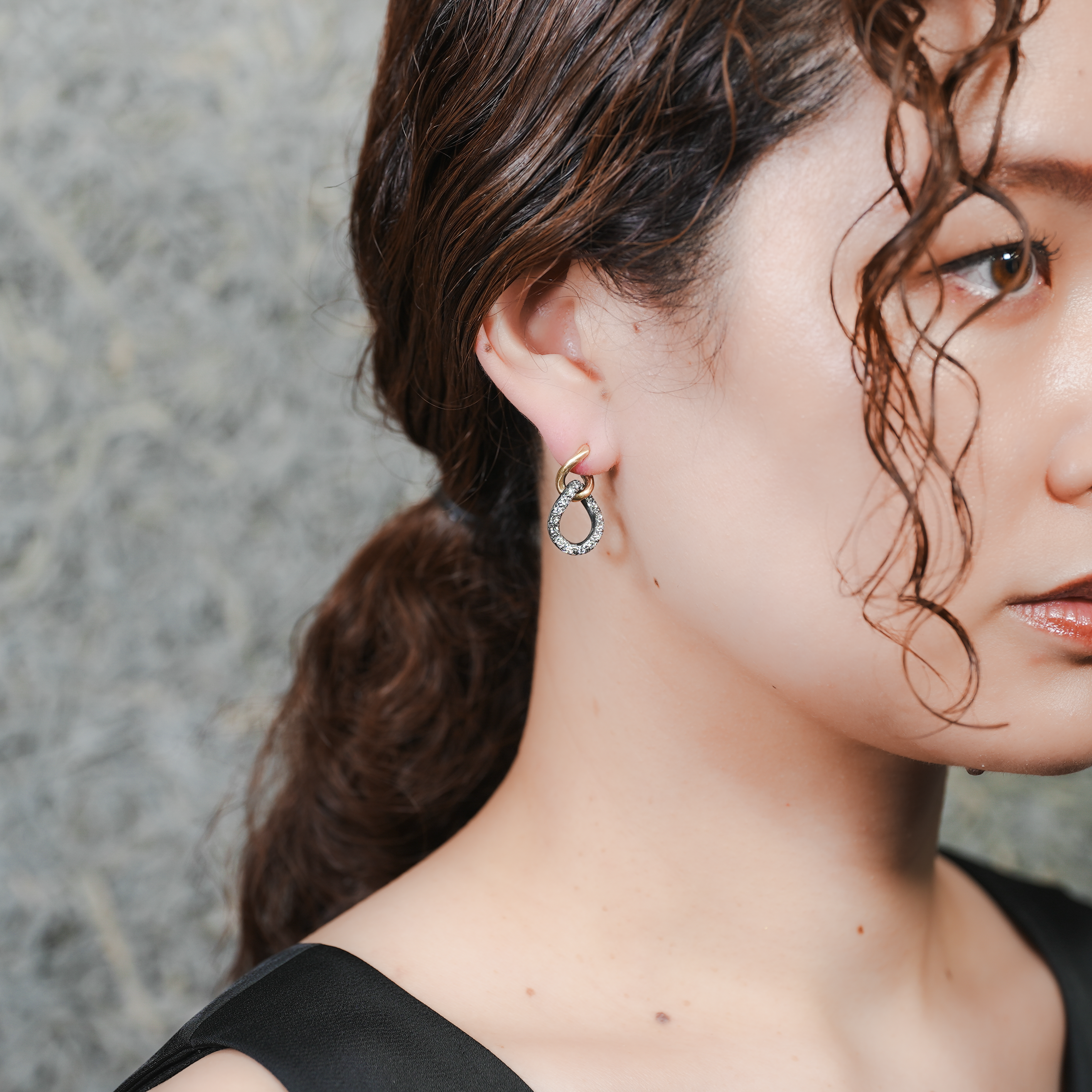 HUMETE GRADATION CHAIN PIERCED EARRINGS [et-P124]