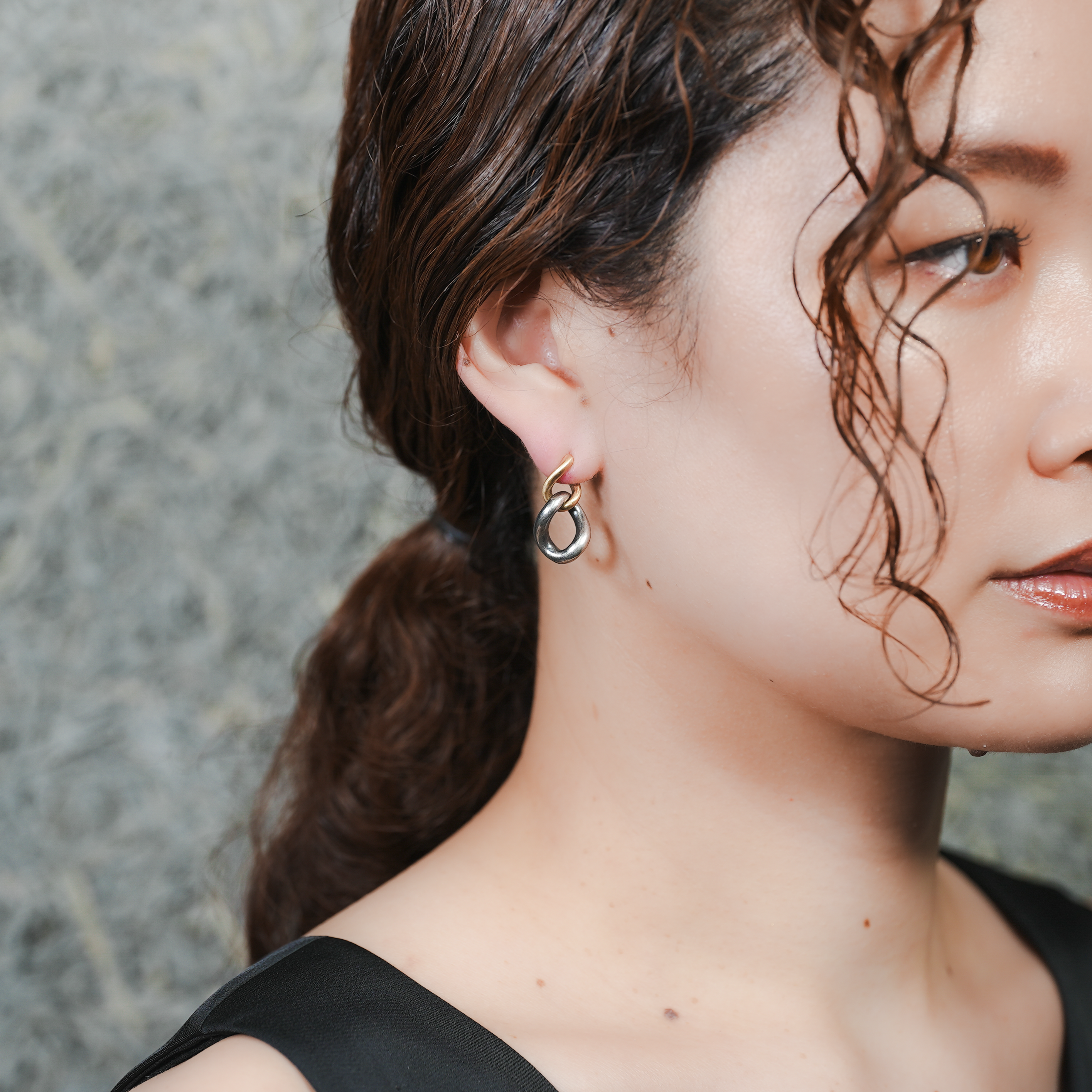 HUMETE GRADATION CHAIN PIERCED EARRINGS [et-P127]